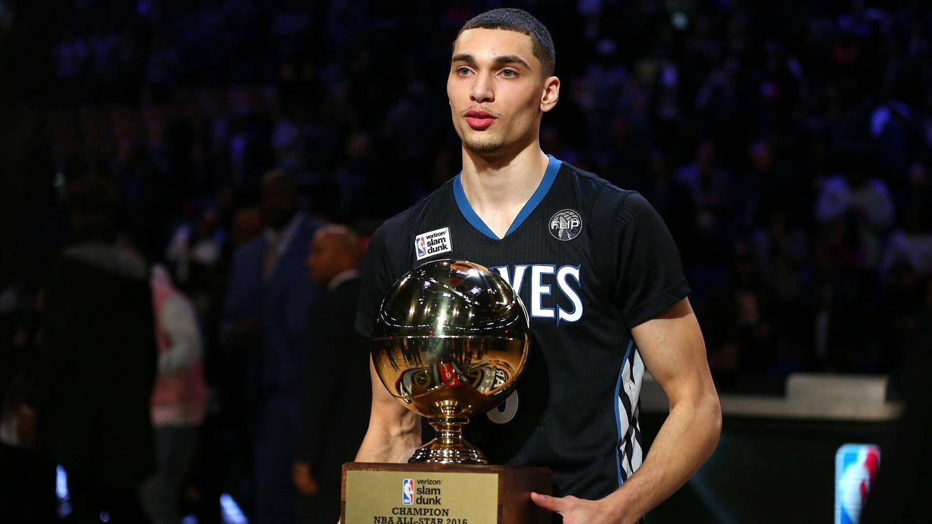 当拜仁铁蹄踏平突尼斯防线，萨卡在排名争夺战中接管绿茵舞台